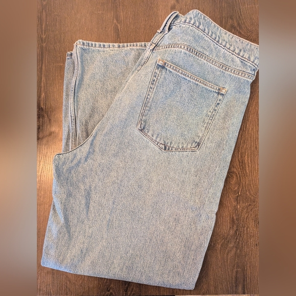Good American Light Blue Relaxed Baggy Jeans Size 16 Plus / 30.5" Inseam. - Picture 3 of 6
